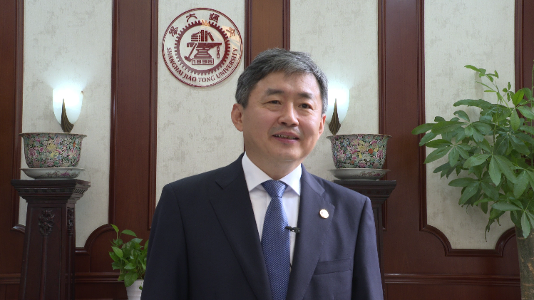 交大校长丁奎岭院士为高考生加油！