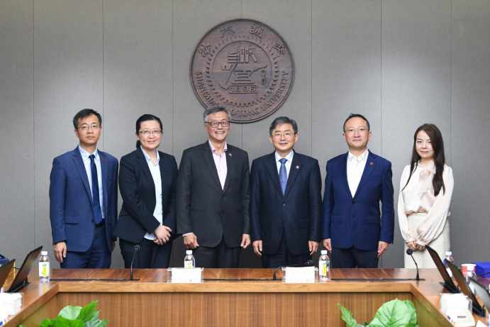 校领导会见新加坡国立大学校长一行