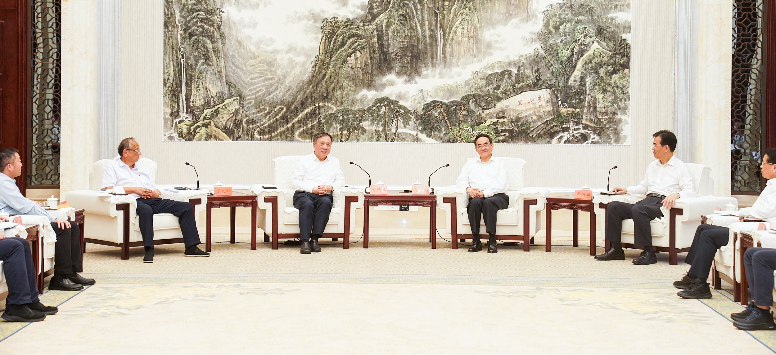 校党委书记杨振斌一行赴贵州省调研