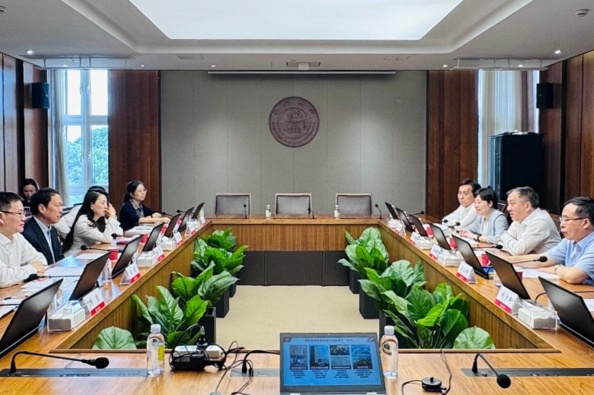 中国银行杨军一行访问上海交通大学